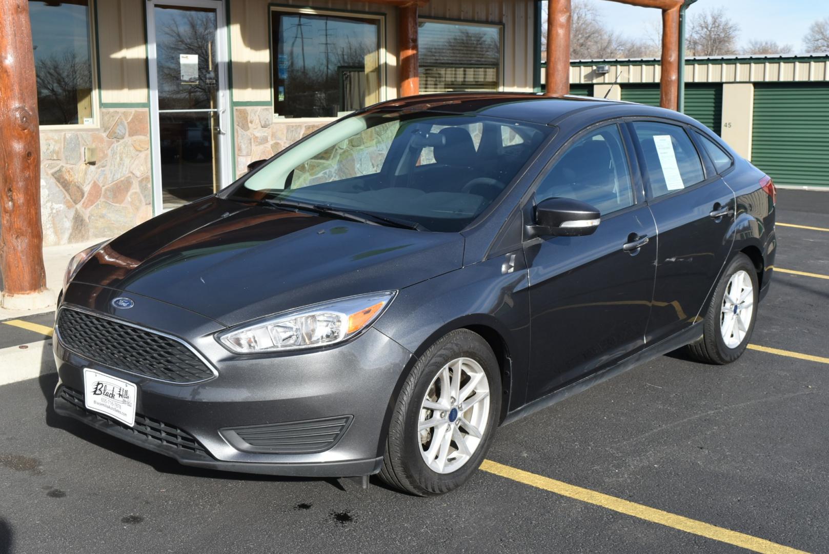 2016 Gray /Black Ford Focus SE (1FADP3F26GL) with an 2.0L I-4 GDI TI-VCT FLEX FUEL engine, 6-Speed Powershift Automatic transmission, located at 1600 E Hwy 44, Rapid City, SD, 57703, (605) 716-7878, 44.070232, -103.171410 - Photo#2